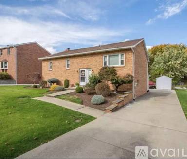 Main picture of 1412 Royal Park Blvd
