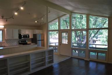 Main picture of 2830 Hillhaven Ct SE