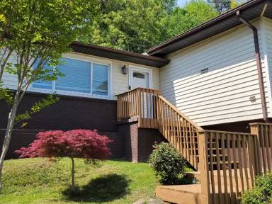 Main picture of 324 Oak St