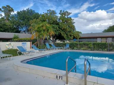 Main picture of Woodside Village Condominium