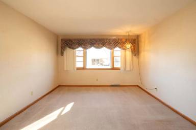 Main picture of 1002 S Capri Ln
