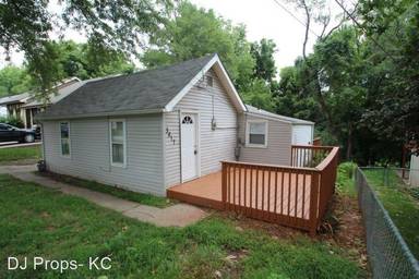 Main picture of 3817 N Elmwood Ave