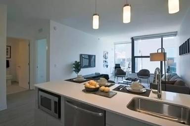 Main picture of 801 W Van Buren