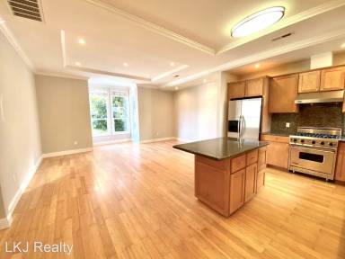 Main picture of 2677 Sutter St
