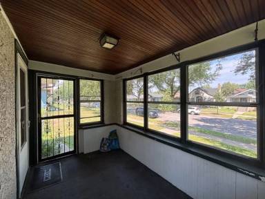 Main picture of 988 Central Ave W
