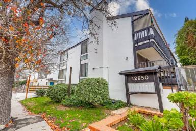 Main picture of 12650 Oxnard St