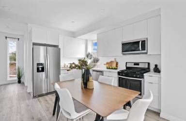 Main picture of 839 N Kingsley Dr