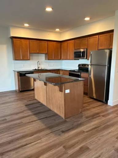 Main picture of 700 N State St
