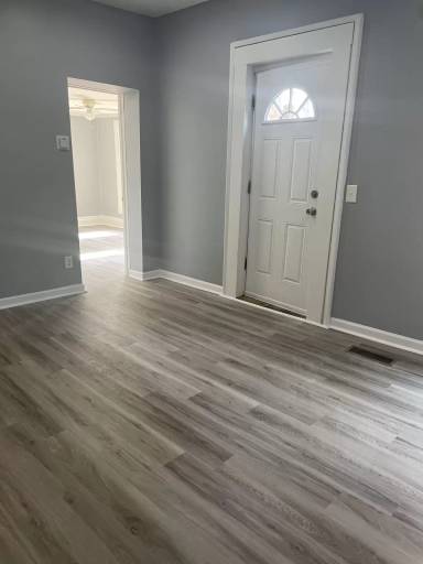 Main picture of 144 W Main St