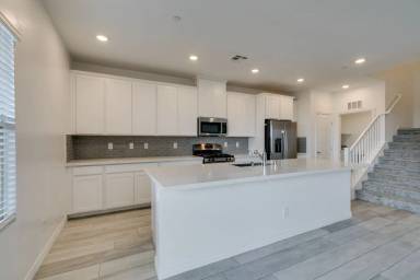 Main picture of 600 N Carriage Hl Dr