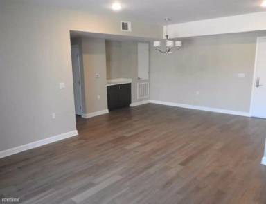 Main picture of 10850 Bloomfield St
