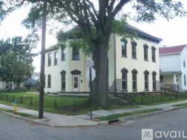 Main picture of 227 James St
