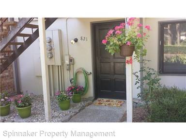 Main picture of 821 Essex Pl NE