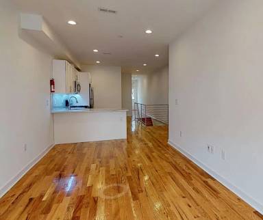 Main picture of 1642 N Marshall Street