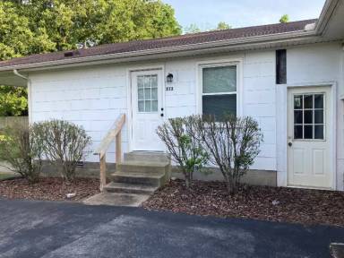 Main picture of 213 S Baird Ln