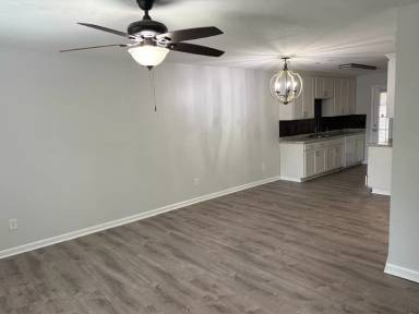 Main picture of 2052 Darnell Cir
