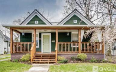 Main picture of 117 W Poplar St