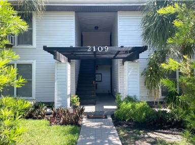 Main picture of 2109 W De Leon St