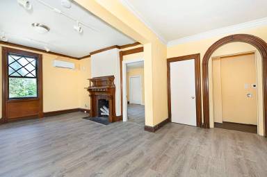 Main picture of 963 Main St