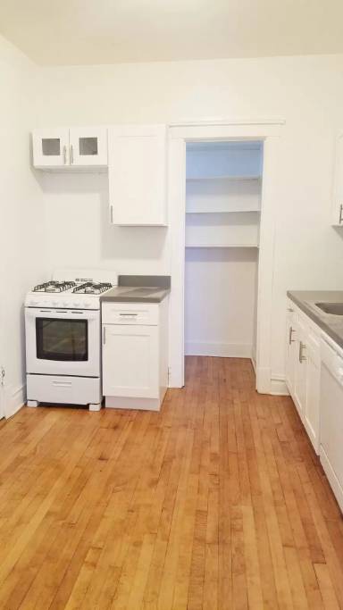 Main picture of 5067 N Damen Ave