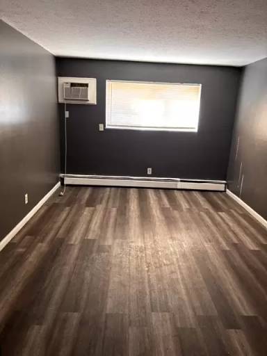 Main picture of 7919 Lake Ave