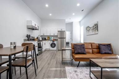 Main picture of 223 S Park St