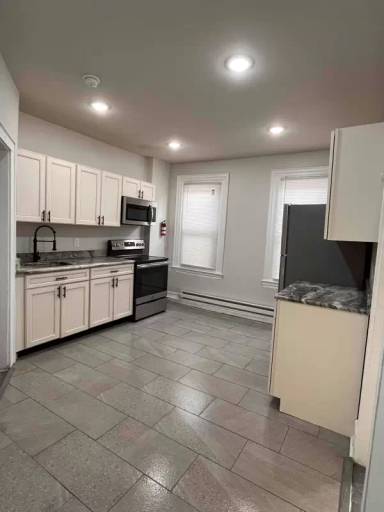 Main picture of 350 E Roosevelt Blvd