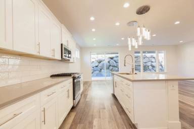 Main picture of 16005 N Gleneden Dr