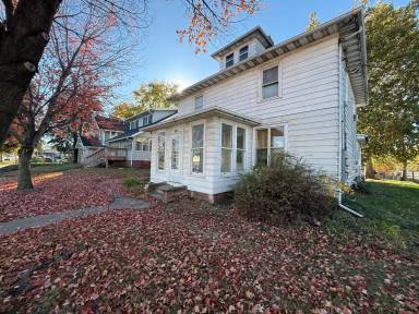 Main picture of 1464 E 14th St