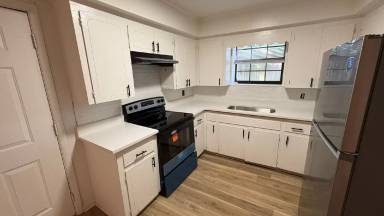 Main picture of 500 W Cross St