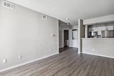 Main picture of Royal Lane Highlands Condominium