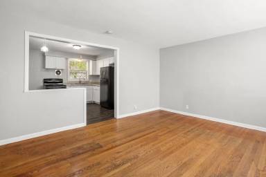 Main picture of 160 Gruenwald Ave