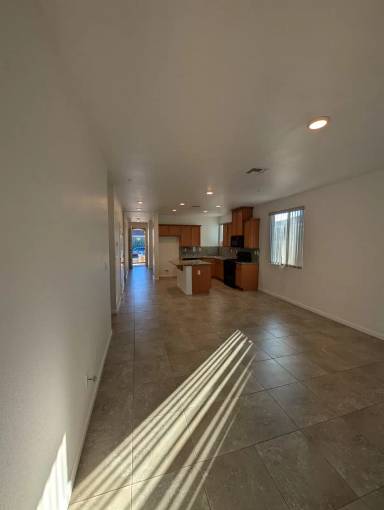 Main picture of 86 Solano St
