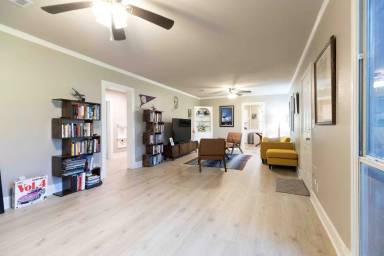 Main picture of 275 Leo Ave