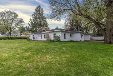 Main picture of 303 Elmwood Dr