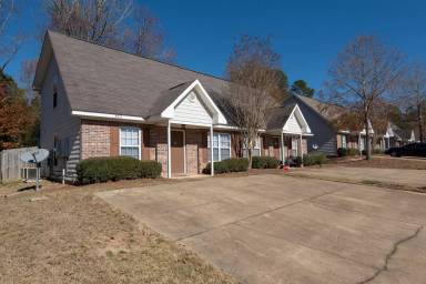 Main picture of Bellwood Townhomes