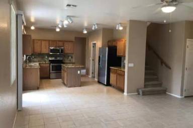 Main picture of 471 W Ebony Way