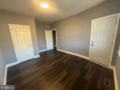 Main picture of 1300 N Kenwood Ave