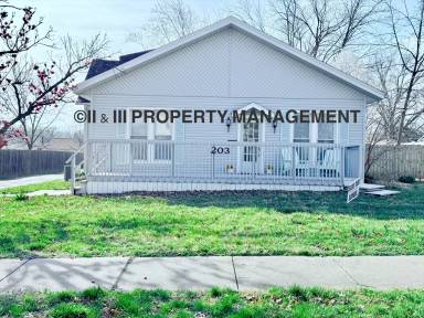 Main picture of 203 E 1st St