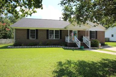 Main picture of 553 Shadow Ridge Dr