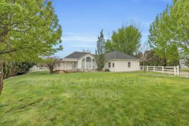 Main picture of 8054 Ustick Rd