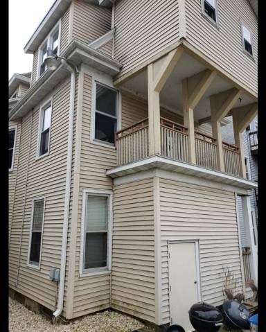 Main picture of 320 W Wilson St