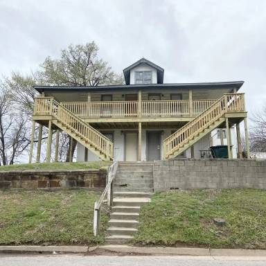 Main picture of 100 N Franklin Ave