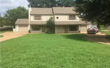 Main picture of 2911 Laura Ln