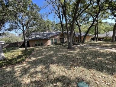 Main picture of 3208 Cambridge Dr