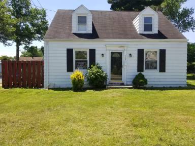 Main picture of 123 E Park Pl