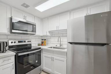 Main picture of Tides on University