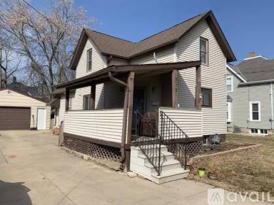 Main picture of 713 N Clark St