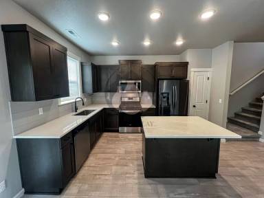 Main picture of 1537 SE Barberry Ave