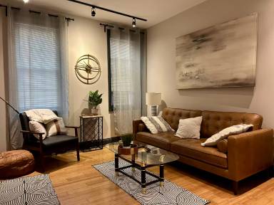 Main picture of 225 E King St
